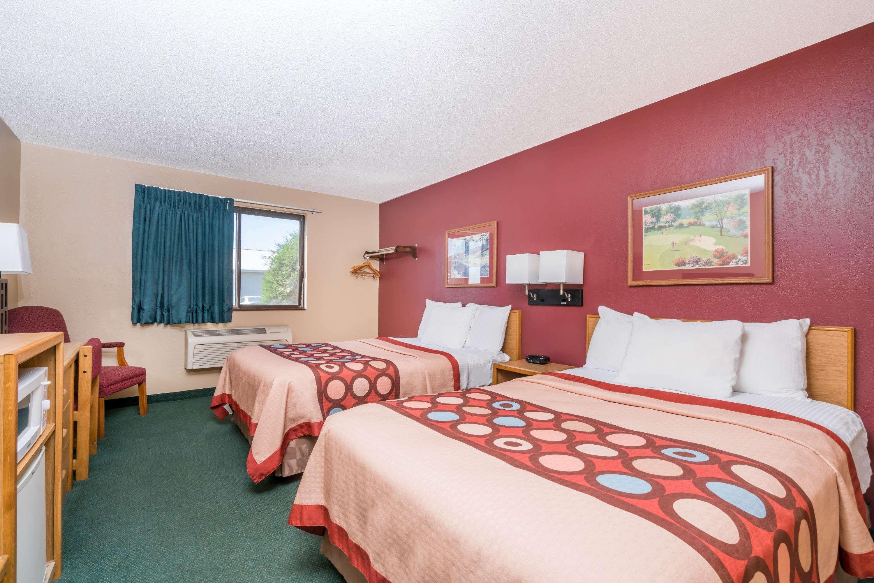 Super 8 By Wyndham Baxter/brainerd Area Hotel 2*