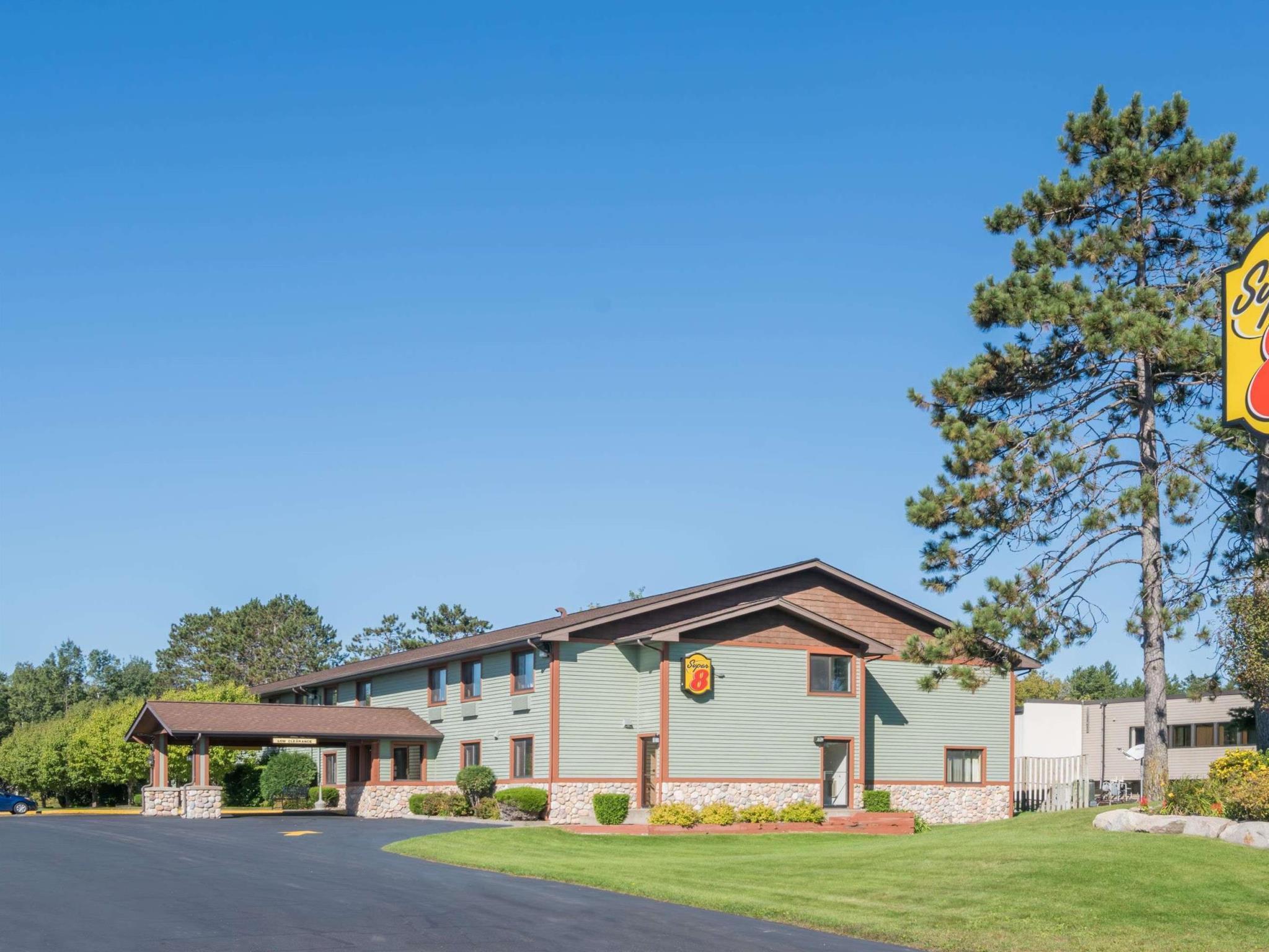 Super 8 By Wyndham Baxter/brainerd Area Hotel 2*