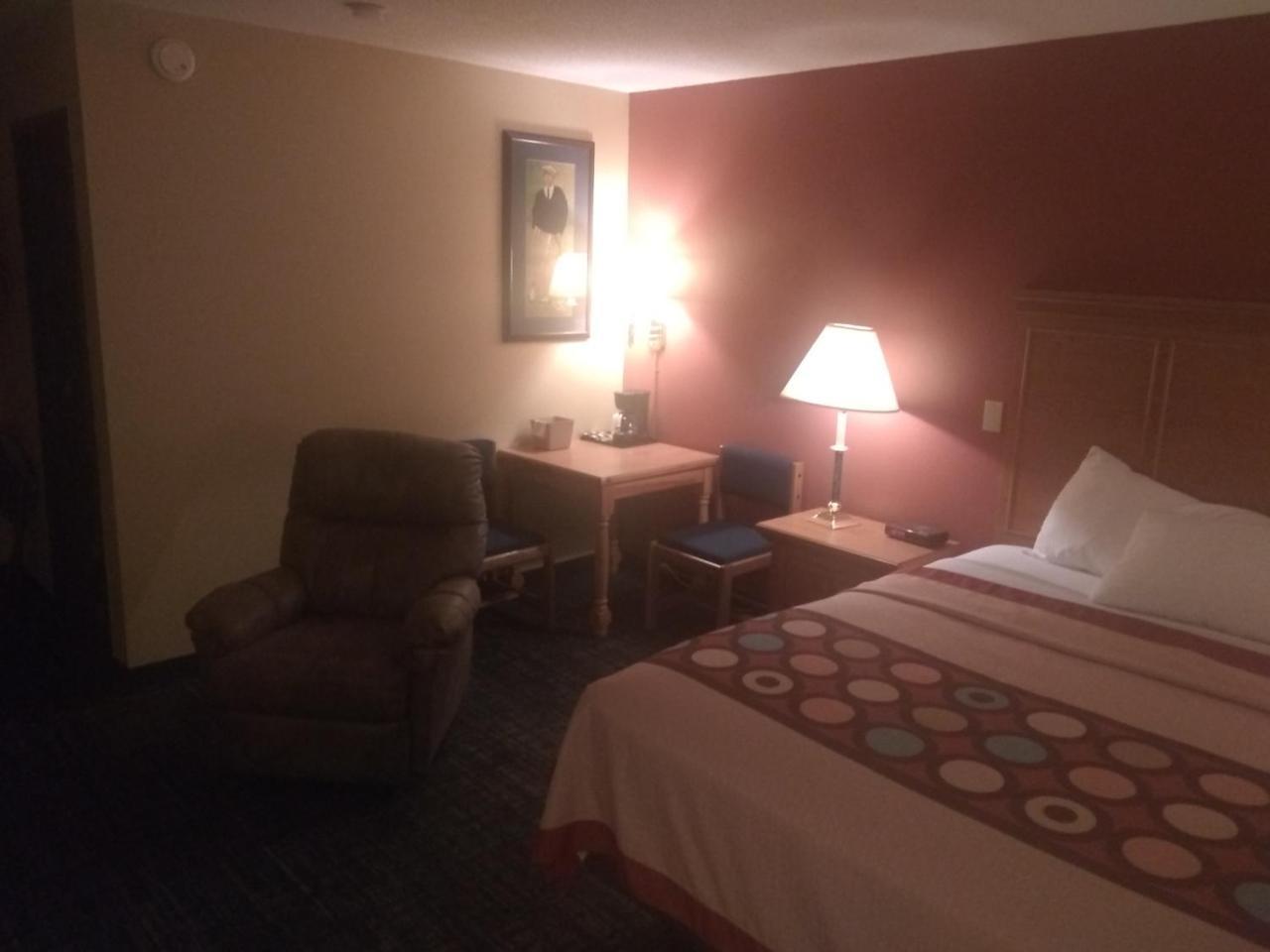 Super 8 By Wyndham Baxter/brainerd Area Hotel 2*